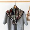 Bufanda de seda de espiga de dos colores y doble cara para mujer, nueva bufanda de alta gama con estampado de hojas de pintura al óleo, bufanda cuadrada pequeña personalizada al por mayor