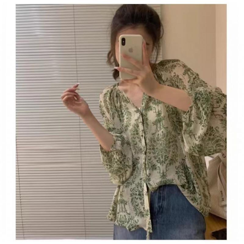绿色雪纺碎花衬衫女夏季薄款法式复古v领防晒衬衣灯笼袖长袖上衣