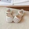 Sandalias de Niña Estilo Coreano 2026 Verano Nuevo Estilo Zapatos Tejidos de Princesa para Niños Sandalias de Suela Suave con Encaje de Perlas