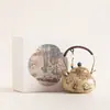 Tetera con Asa de Forma de Pera de las Apsaras Voladoras de Dunhuang, Porcelana Azul y Blanca con Esmalte Rojo Piedra de Fuego, Resistente al Calor, para Preparar Té, Juego de Té Kung Fu Cultural y Creativo, Tetera Individual