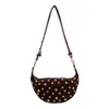 Bolsa de ombro feminina vintage com rebites de alta resistência, bolsa transversal vazada de bolinhas, bolsa de meia-lua estilo punk, nova bolsa metallic dumpling