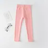 Leggings para niñas Primavera y Otoño 95% algodón pantalones elásticos para bebé niña pantalones exteriores ajustados para niños venta al por mayor de fábrica