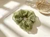 Elástico de cabelo floral para rabo de cavalo, muito estiloso, estilo coreano, versátil e elegante. Fornecimento de loja de acessórios, direto da fábrica de origem