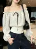 Blusa de gasa con lunares suaves estilo coreano y tirantes en los hombros para mujer, top dulce juvenil de manga larga para otoño que estiliza la cintura