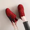 Otoño 2026 Nuevos Zapatos Planos Versátiles Planos de Una Sola Pieza para Mujer con Cordones para Exteriores Transpirables para Mujer Gamuza Casual Zapatos de Entrenamiento Alemanes para Mujer