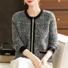 Tricô de outono e primavera para mães, novo casaco elegante e versátil estilo chinês para outono e inverno, slim fit, plus size, para mulheres de meia-idade e idosas