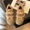 Sapatos de Pão com Solado Grosso 2025 Novo Estilo Forrados com Lã Quente Imitação de Lã de Cordeiro Couro Nobuck Casual Moda Velcro Sapatos de Algodão Femininos