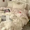 Juego de cuatro piezas floral 100% algodón Clase A, ropa de cama de algodón lavado, funda de edredón de encaje estilo coreano, funda de edredón y sábana de algodón puro
