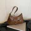Bolsa de Ombro Fashion e Sofisticada para Mulheres Verão 2025 Versão Coreana Tendência Versátil Bolsa para Motociclista Simples de Nicho para Mulheres