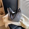 Bolsa de Axila Outono e Inverno para Mulheres, Estilo Coreano Tendência Moda Bolsa de Balde de Pelúcia, 2026 Nova Bolsa de Ombro Casual de Nicho