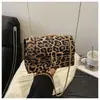 Bolsas para Mulheres Novo Estilo 2025 Mini Bolsa Estampada de Leopardo Bolsa de Corrente Retrô Bolsa de Ombro Transversal Pequena Bolsa de Celular Feminina Estilo Fragrância