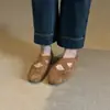 Sapatos Loafer Retro Versáteis para Mulheres Outono e Inverno 2026 Camurça Borla Solado Macio Forrado com Lã Quente Slip-On Flats