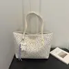 Bolsa tote simples casual feminina com estampa 2026, grande capacidade, com pingente, de ombro, para ir ao trabalho e fazer compras, com um estilo fresco, moderno e descontraído