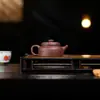 Texto Cifrado Impreso en Varias Plataformas: Tetera de Arcilla Púrpura Semimanual Yixing, Arcilla Púrpura Mineral Original, Tetera con Forma de Moneda de Cobre, Recipiente para Preparar Té Doméstico