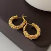 Brincos de Círculo Heavy Metal 2025 Novo Estilo Popular Brincos de Argola de Alta Qualidade Luxo Leve Estilo Francês Europeu e Americano Argolas para Orelha