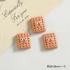 Color té de leche Mika oso de café resina accesorios pequeños hechos a mano DIY agujero de refrigerador hebilla de zapato accesorios para el cabello