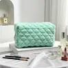 Bolsa de almacenamiento de cosméticos de felpa de colores pastel, linda y fresca, acolchada, alto valor estético, neceser portátil