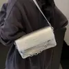 Bolso Cuadrado Pequeño de Cadena de Gama Alta Nuevo 2025 con Diseño de Nicho, Bolso Baguette Versátil y Sencillo para Llevar Debajo del Brazo, Bolso Cruzado de Hombro Único