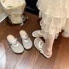 Chinelos Meia-Calça com Biqueira Reta para Uso Externo de Verão Feminino 2025 Novo Estilo Slip-On com Malha de Saia Flats Sandálias Pescador