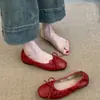 Sapatilhas vermelhas estilo francês Chuyuji para mulheres, novo 2026, sapatos de vovó vintage com laço, bico quadrado, brisa suave da noite