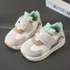 Zapatos deportivos para niños, nuevo estilo otoño 2025, zapatos para caminar de niña con suela suave, zapatillas casuales de moda para niños.