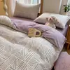 Conjunto de Quatro Peças Espesso 100% Algodão Puro Escovado Outono e Inverno Lençol de Elástico Estampa Floral Fresca Conjunto de Três Peças para Dormitório Estudantil