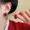 Aretes Rojos para Mujer Retro Estilo Hong Kong Aretes de Tuerca de Alta Gama 2024 Nuevas Explosiones Nicho Único Maduros Aretes de Hermana Real