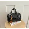 Bolsa de mão retrô de alta costura transfronteiriça, bolsa almofada para mulheres, nova bolsa Boston casual e estilosa, de ombro e transversal, moderna