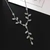 Moda europea y americana cadena para clavícula cadena de garra collar de circonita de diamantes de imitación collar simple de hoja suministro de fabricantes femeninos N397