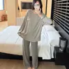 Nueva colección de otoño: Conjunto de loungewear holgado, pijama cómodo para mujer, con un estilo relajado, color liso, mangas largas y cuello redondo con rayas