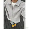 Sudadera gris otoño de imitación de dos piezas con media cremallera para hombre, chaqueta casual de alta gama con un look sofisticado y cuello alto
