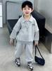 Traje para Niños 8601 Otoño Nuevo Estilo Rayas Parcheadas Deportivas Conjunto de Dos Piezas Ropa para Bebés y Niños Pequeños
