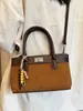 La popular bolsa más vendida de este año para mujer, retro, nuevo diseño de nicho pequeño 2026, bolso cruzado, bolso de mano tipo tote para la temporada de otoño e invierno