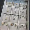 Fanjia Versión Alta Oro Rosa Pétalos Llenos de Diamantes Trébol Collar Pendiente de Flor de Trébol de un Solo Diamante Cadena para Clavícula