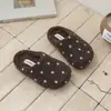 Touca de Bolinhas Meia Pantufa para Meninas, Roupa Externa, Novo Estilo Outono 2026, Forrada com Lã, Birkenstocks Espessas de Calçar, Sapatos para Crianças Pequenas