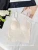 Camisola de renda leve e luxuosa, estilo francês, com um lindo design nas costas, apresentando bojo embutido e decote em V, perfeita para o verão e versátil como uma camada interna branca.