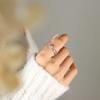 Anillo de acero de titanio para mujer, simple, liso, de círculo, personalidad, no se decolora, lujo ligero, apertura, no ajustable, comercio electrónico transfronterizo, venta al por mayor