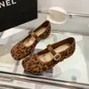 Fivela Novo Estilo 2026 Sapatos Mary Jane Retrô Baixo Sapatos Únicos Femininos Sapatos para Aumentar a Altura Verão Camurça Trabalho Moda Casual