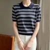 Nova camiseta de verão feminina com gola, listrada em blocos de cor, manga curta, feita de seda gelada, top versátil e estiloso de malha, slim fit