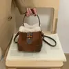 Bolso Cubo de Felpa y Gamuza Nuevo Otoño e Invierno Bolso de Mano para Mujer Bolso Pequeño Cruzado Estilo Retro Bolso de Viaje de Moda