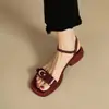 Sandálias de Verão Femininas Fashion High-End Salto Bloco Femininas Temporada 2026 Nova Versátil Tira Única Bico Aberto Romana Meio-