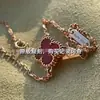 Pulsera Mini Trébol de Cuatro Hojas Flor Única Chapada en Oro Rosa de 18 Quilates con Ágata Roja, Artesanía de Precisión CNC, Directamente de la Fábrica Fuente