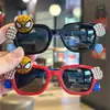 Gafas de Sol Polarizadas Súper Geniales de Spider-Man para Niños, Montura Cuadrada a la Moda de Silicona, Gafas Divertidas para Fotos de Niños