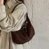 Bolsas de nicho com senso de design transfronteiriço para mulheres, nova bolsa tote retrô estilosa, grande capacidade, versátil, de ombro único, transversal, moderna