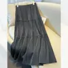 Saia cinza feminina de cintura alta para primavera e outono, saia plissada de comprimento médio, novo estilo popular de 2026, saia elegante em A, saia evasê