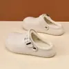 Chinelos de algodão impermeáveis e antiderrapantes para mulheres, novo estilo outono/inverno 2026, adequados para uso interno e externo, com solas grossas e forro de fleece para aquecimento