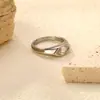 Anéis Europeus e Americanos de Estilo Ins Transfronteiriço Novos para Mulheres, Anel Olho com Diamante de Design de Nicho, Anel Único de Zircônia, Anel de Aço Inoxidável