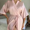 Bata de mujer estilo europeo y americano con cinturón al frente, sexy y se puede usar como ropa exterior, cómoda ropa de estar de seda helada y bata de mañana