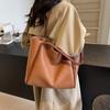 Bolsas tejidas de gran capacidad de moda para mujer de este año 2026 Nuevos bolsos de hombro versátiles casuales para el trabajo y los desplazamientos Bolsas tote