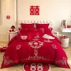 Conjunto de quatro peças de casamento vermelho vivo de alta qualidade com bordado de dragão e fênix chineses, colcha de algodão para casa nova, roupa de cama de casamento 100% algodão